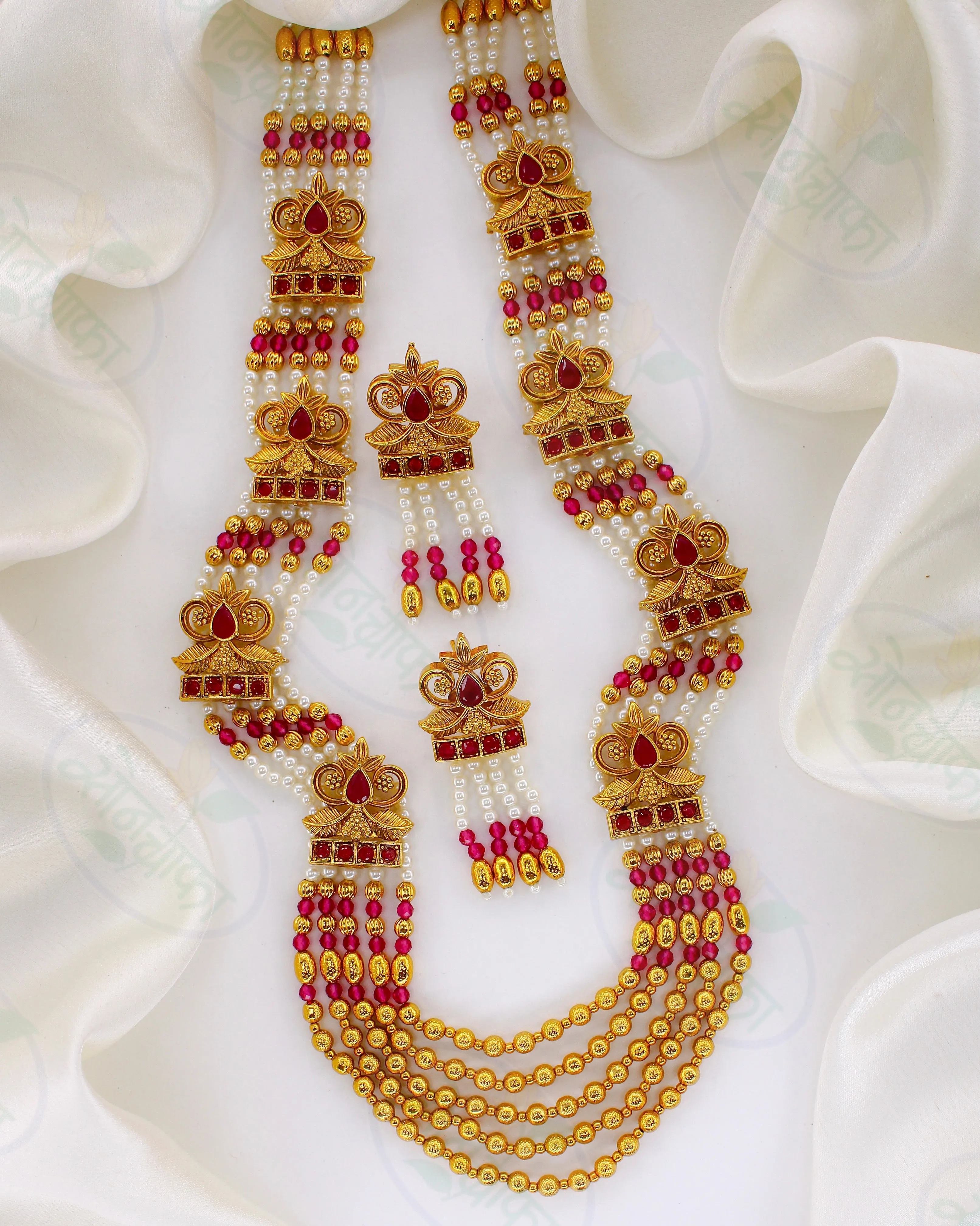 CAPTIVATING GOLDEN GLEAM NECKLACE