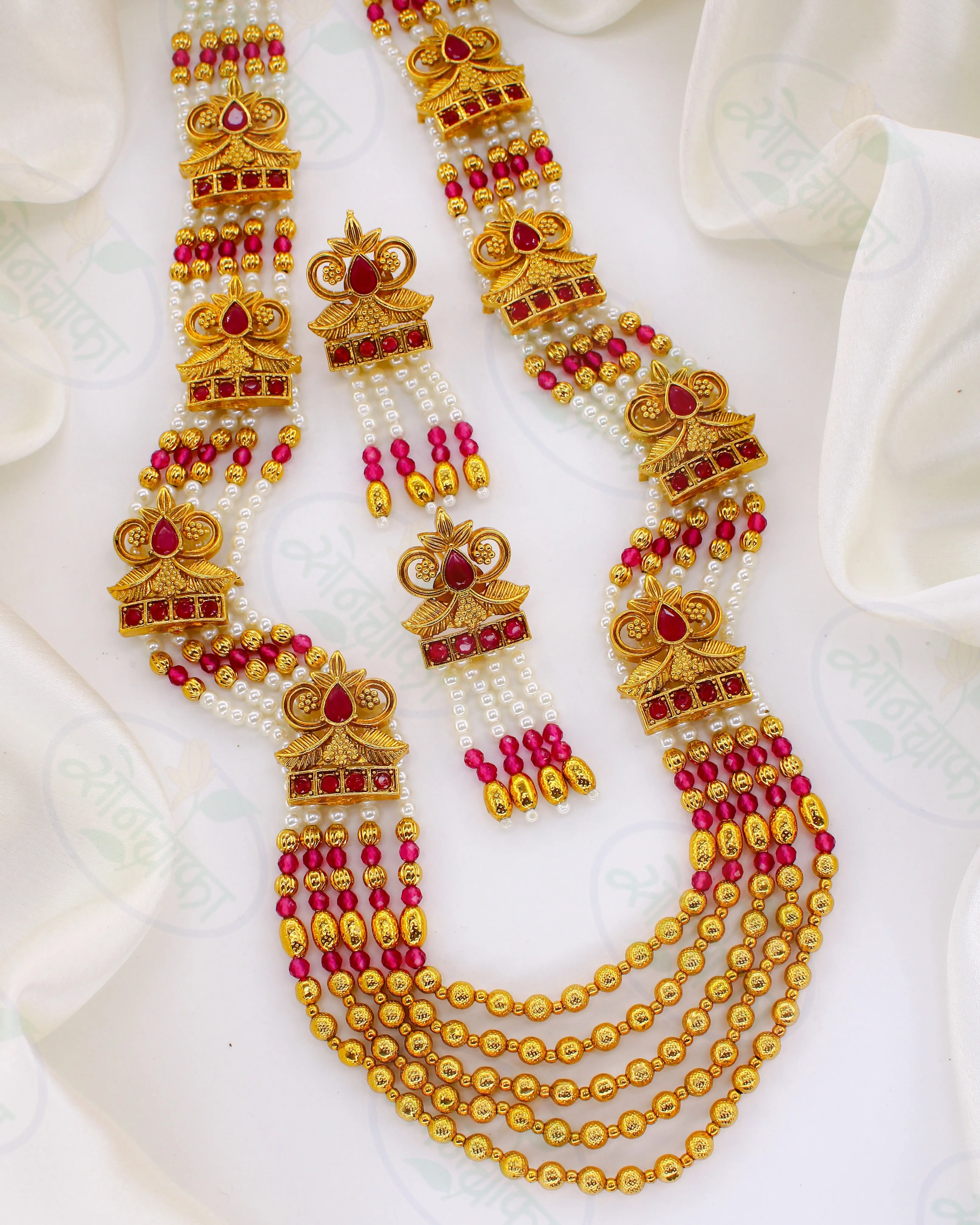 CAPTIVATING GOLDEN GLEAM NECKLACE