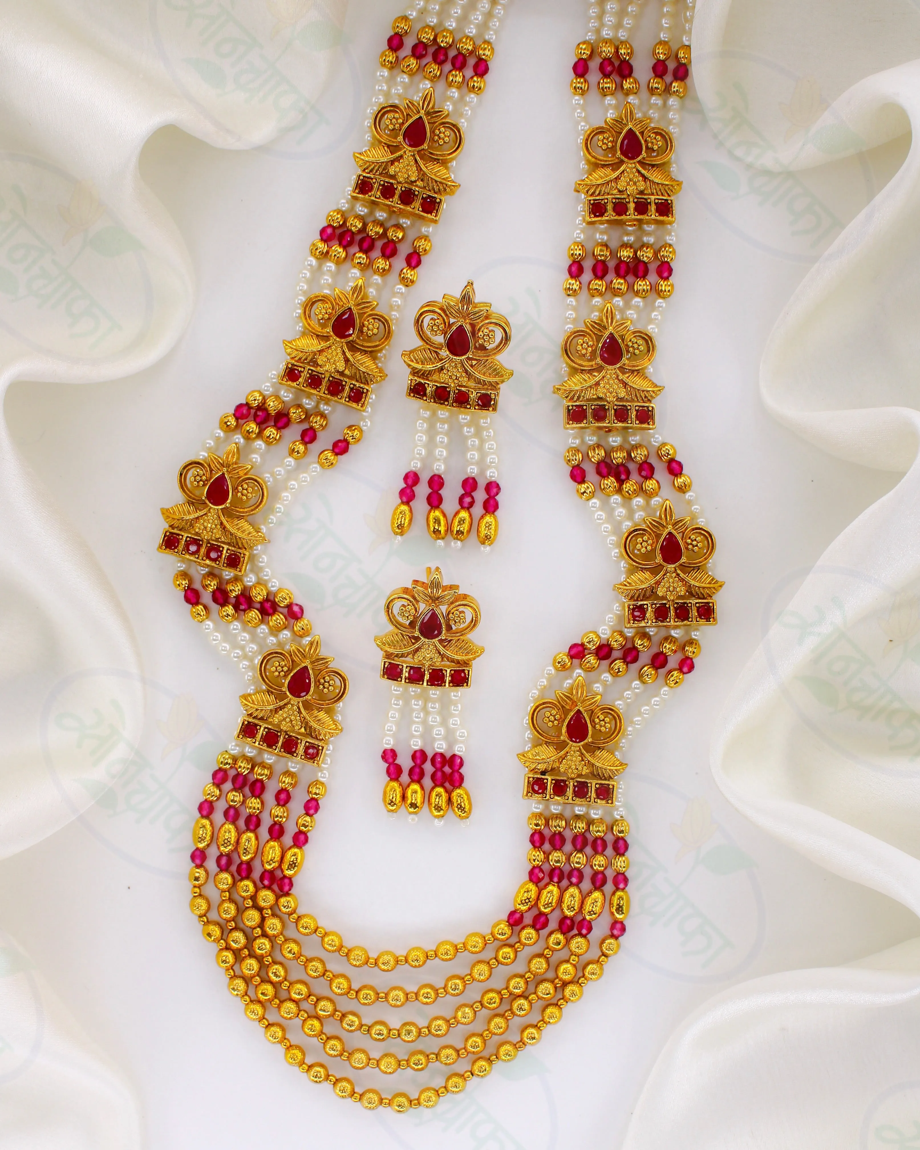 CAPTIVATING GOLDEN GLEAM NECKLACE